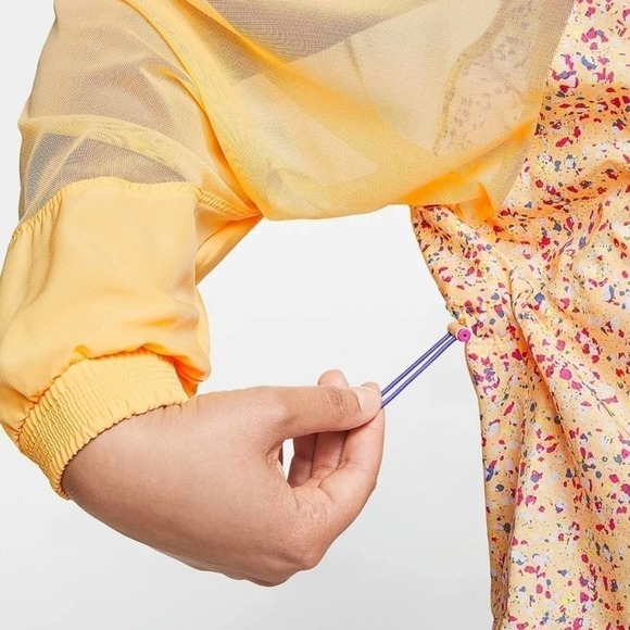 Nike Icon yellow floral Women's Running Jacket Plus Size 1X New - Picture 11 of 14